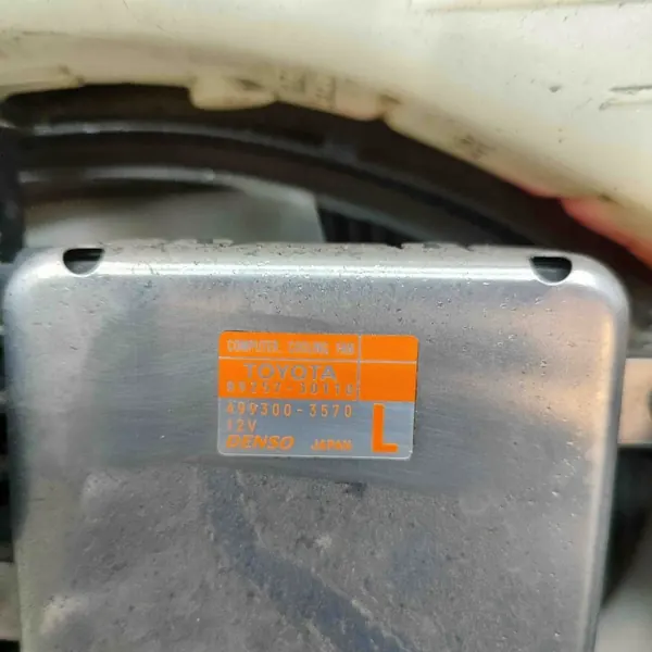 Pieza refrigeración Lexus OEM 1680002590 IS III 2.5L image 7