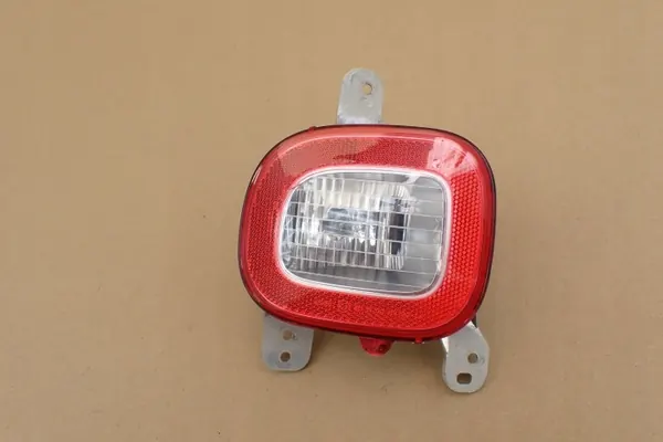 Fiat Panda III Luz de Marcha Atrás Derecha OEM 51848137 image 4