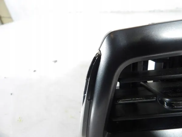 SsangYong Tivoli Grand linker luchtrooster OEM 69630-35300 image 3