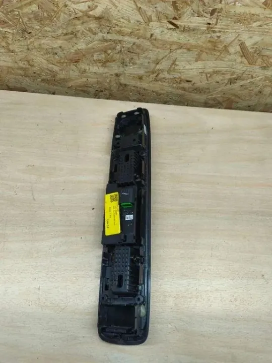 Puxador teto traseiro direito OEM M8E2519A14 Land Rover image 3