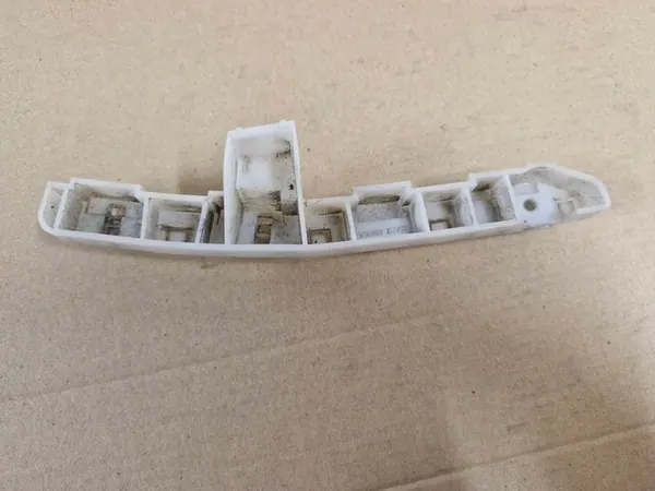 Deslizamento de para-choque dianteiro esquerdo Nissan Qashqai I 62223BR00A image 4