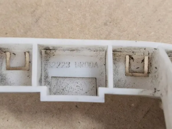 Deslizamento de para-choque dianteiro esquerdo Nissan Qashqai I 62223BR00A image 5