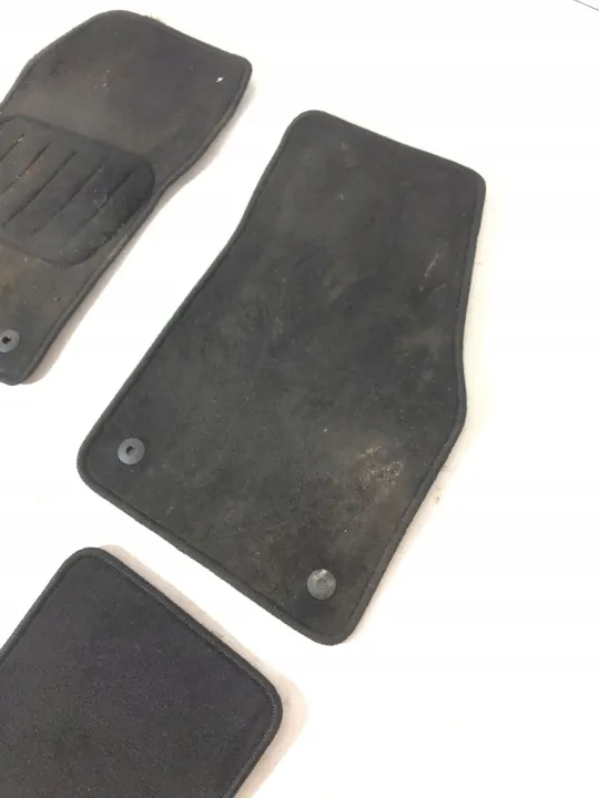 Tapis de voiture Volvo V50 OEM 31332127 - Occasion image 5