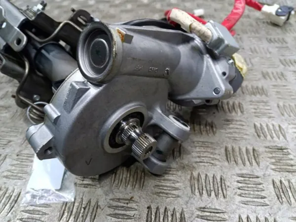 Toyota servopump OEM 45250-05561 Begagnad image 4