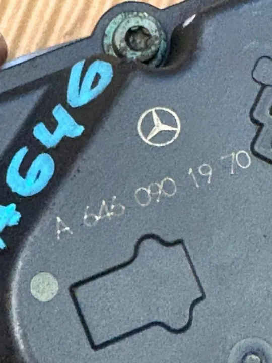 Mercedes-Benz OE A6460901970 Gasklep image 2