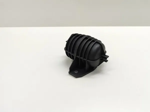 BMW 3.5D Luftintagsbehållare 7799790 image 4