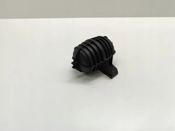 BMW 3.5D Luftintagsbehållare 7799790 image 8