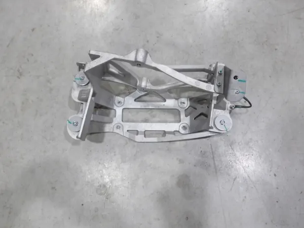 Volvo Airco Compressor Bevestiging OEM 32352687 image 2