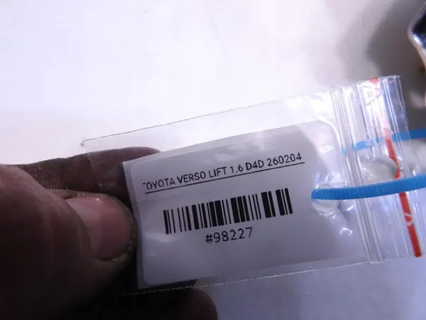 Rechter achterzitriem OEM 73560-0F021 Toyota Verso image 4