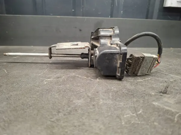 OEM 0390206920 Rechter koplampmotor voor Volvo 740 image 5