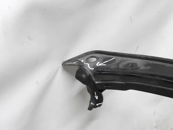 Hyundai i30 Frontverstärkung 64101-2R000 image 8