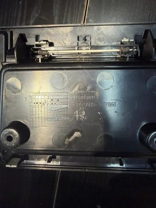 Handskfack Alfa Romeo Giulietta OEM 156121809 image 3