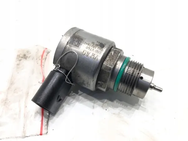 Régulateur Pression Carburant OEM 04L130764C VW Passat B8 image 2