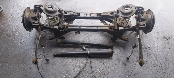 OEM KOMPLETNE ZAWIESZENIE BELKA SANKI TYŁ VOLVO V40 II HB 5D image 2