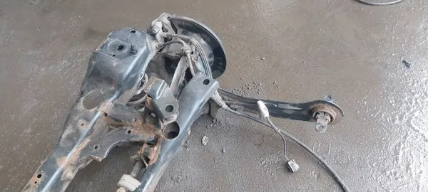OEM KOMPLETNE ZAWIESZENIE BELKA SANKI TYŁ VOLVO V40 II HB 5D image 6