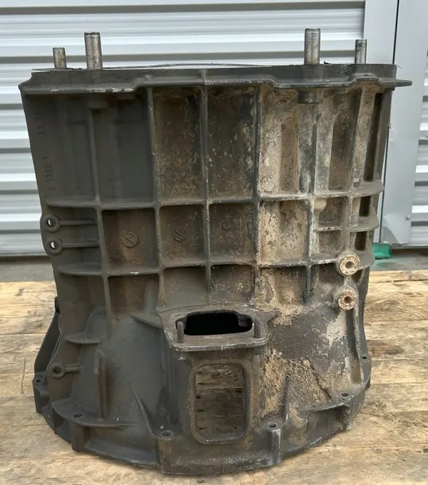 ZF 1325301062 växellådshus för lastbilar - Begagnad image 4