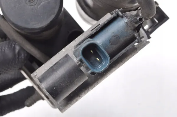 Aston Martin Vantage 4.7 Tyhjiöpumppu OEM 4C34-2A451-B image 4