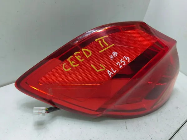 Luz trasera izquierda KIA CEED II HB 12-15 OEM 92401-A2000 image 3