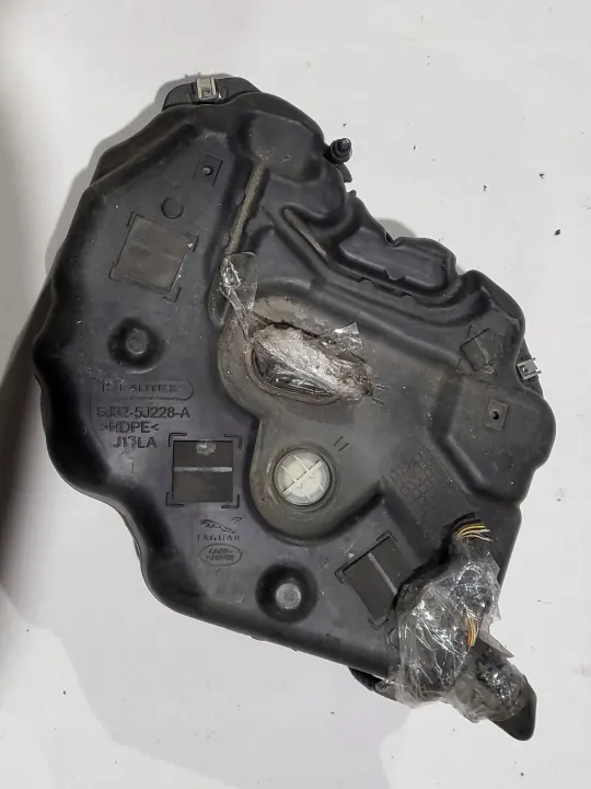 Tanque AdBlue usado OEM GJ32-5J228-A para Range Rover image 2