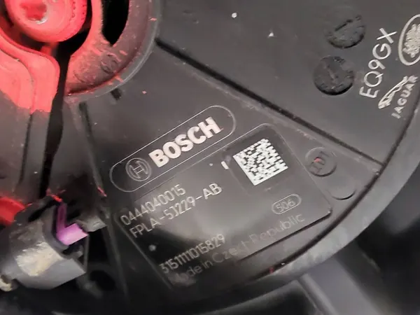 Tanque AdBlue usado OEM GJ32-5J228-A para Range Rover image 3