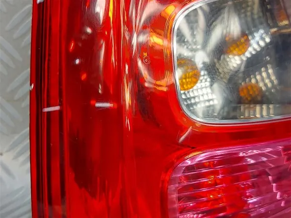 Lámpara trasera izquierda Dacia Logan FL Sedan 8200744760 image 3