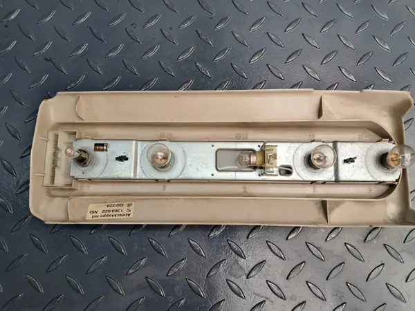 Höger bakljusfäste OEM 1368822 för BMW E30 image 2