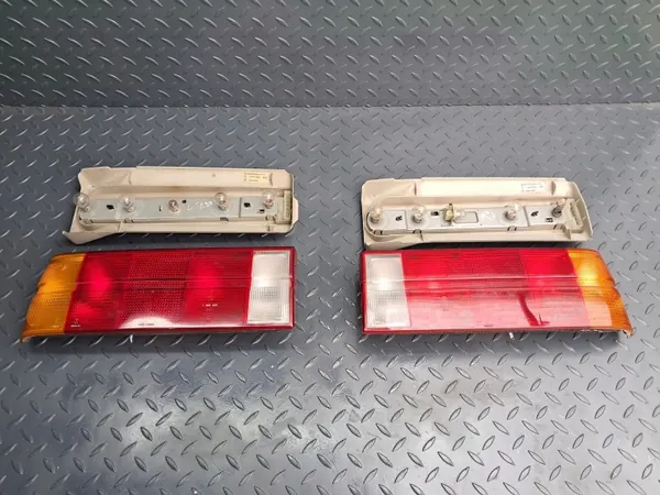 Höger bakljusfäste OEM 1368822 för BMW E30 image 4