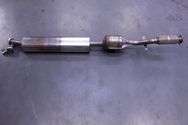 OEM 203000146R Gebrauchter Nissan Katalysator image 2