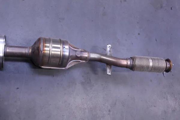 OEM 203000146R Gebrauchter Nissan Katalysator image 3