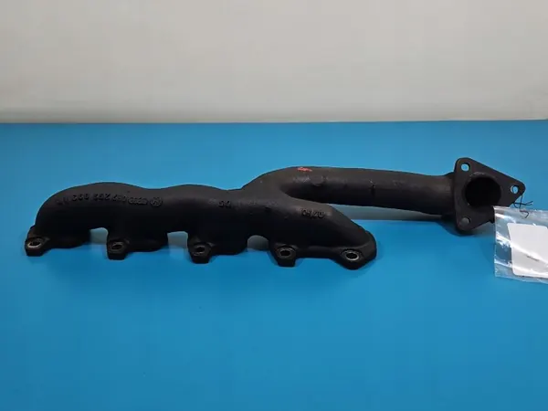 Pakoputken keräin OEM 057253033AR Audi Q7 4.2 TDI image 3