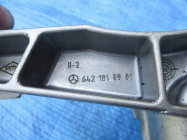 Bomba de aceite Mercedes-Benz OE A6421810647 - Usada image 5