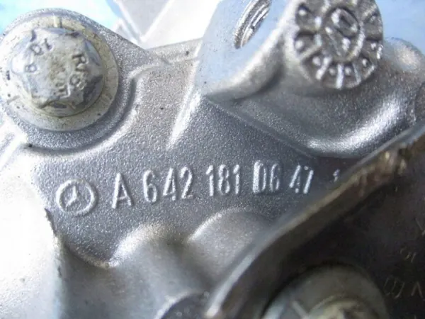 Bomba de aceite Mercedes-Benz OE A6421810647 - Usada image 6