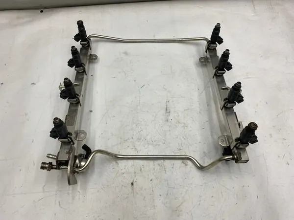 Audi OE 077133681L Rampe d'injection image 2