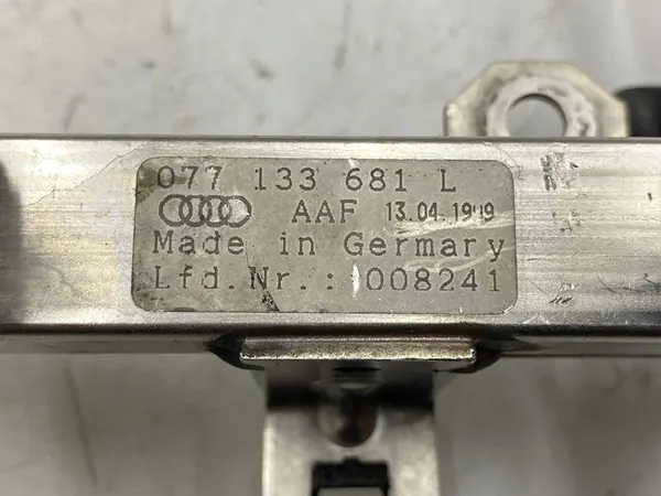 Audi OE 077133681L Rampe d'injection image 3