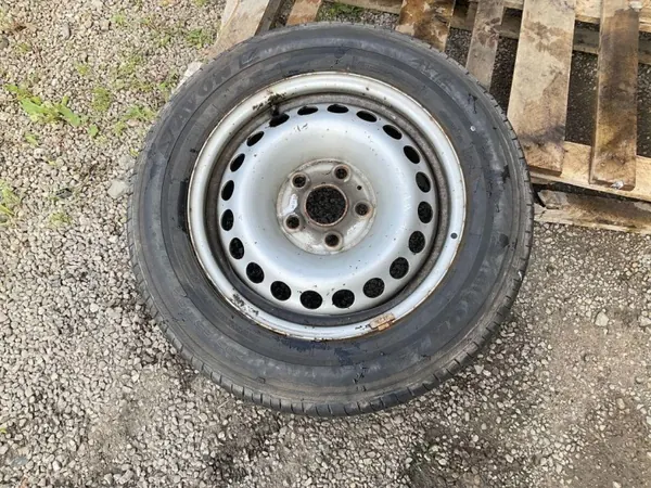 VW OEM 7H8601027D Fram höger stötdämparmontering image 2