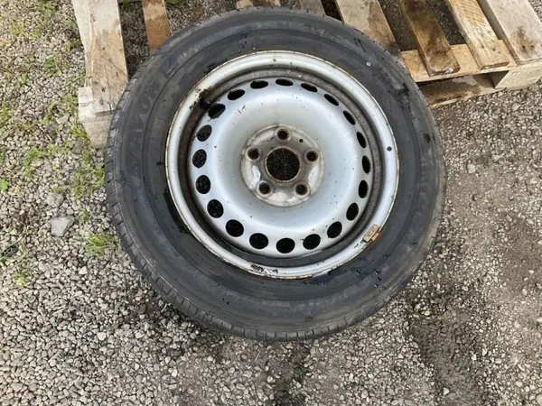 VW OEM 7H8601027D Fram höger stötdämparmontering image 3