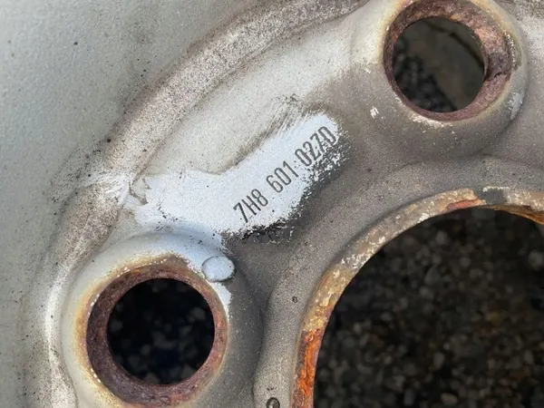 VW OEM 7H8601027D Fram höger stötdämparmontering image 5