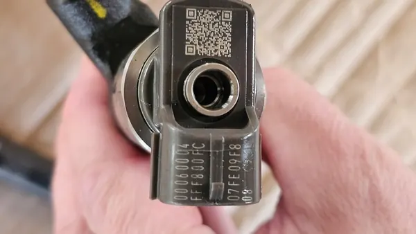 Inyector Opel Astra K 1.6 CDTI Biturbo 55585167 image 3