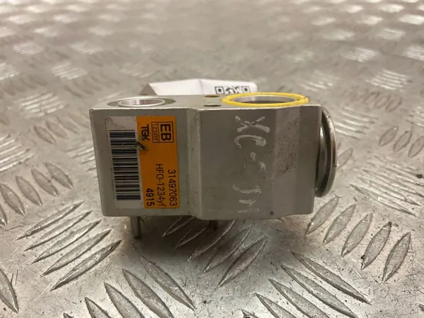 Válvula de expansão A/C Volvo OEM 31497063 - Usado image 2
