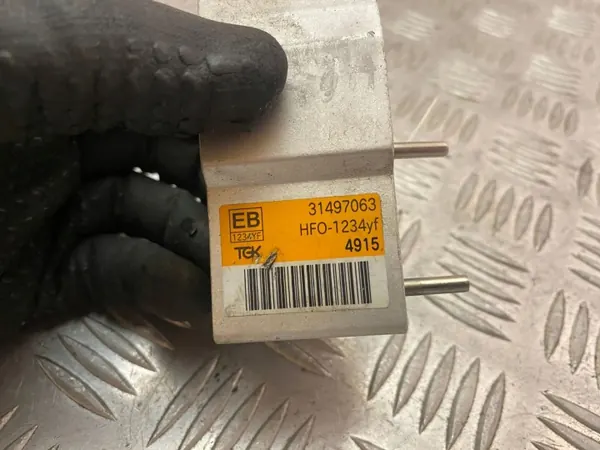 Válvula de expansão A/C Volvo OEM 31497063 - Usado image 3