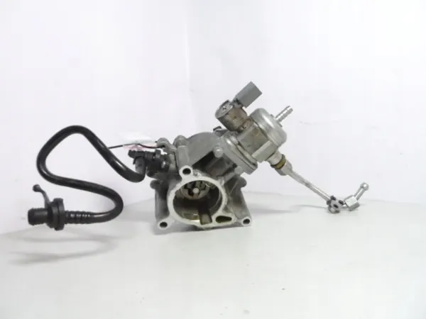 Polttoainepumppu OEM 06A127026A VW Audi Skoda Seat TSI image 2