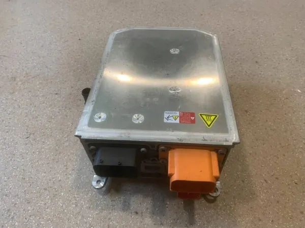 Audi A6 C8 Spanningsomvormer OEM 5QE915681DB image 9