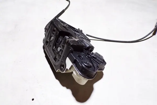 Höger framdörrslås VW PASSAT B7 5N2837016E image 2