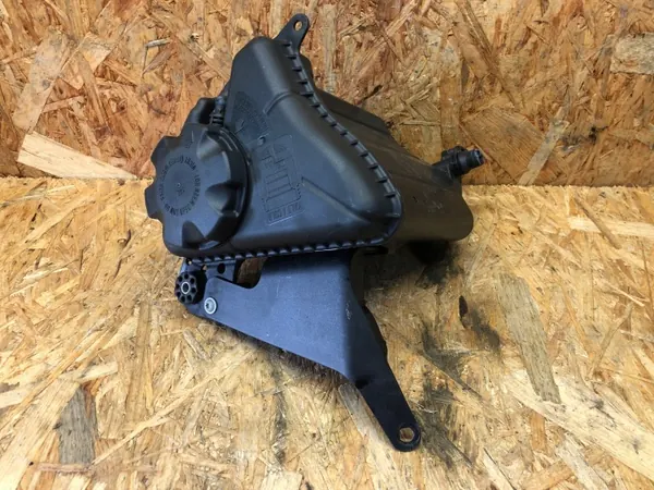 BMW F10 F11 F06 F12 Uitzettank OEM 7601949 image 2