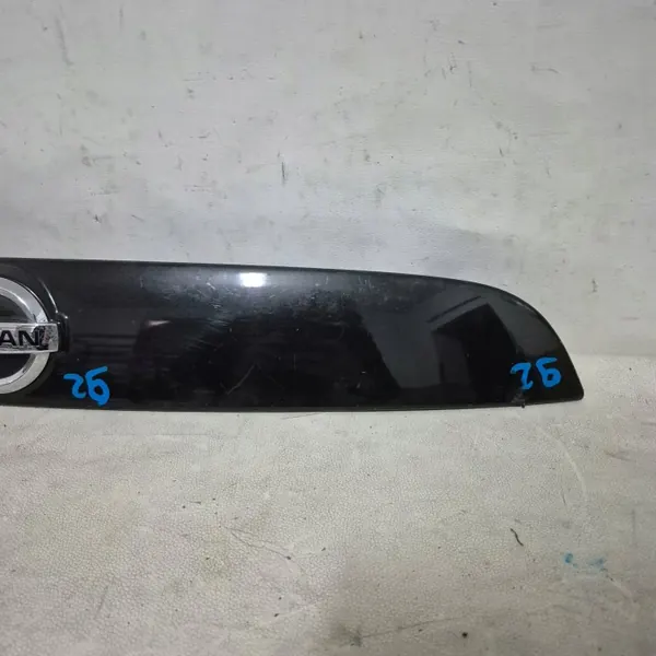 Cache Garniture Hayon Nissan OE 908121KA - Occasion image 4