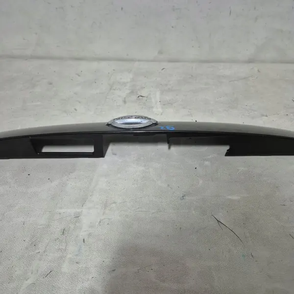 Cache Garniture Hayon Nissan OE 908121KA - Occasion image 6