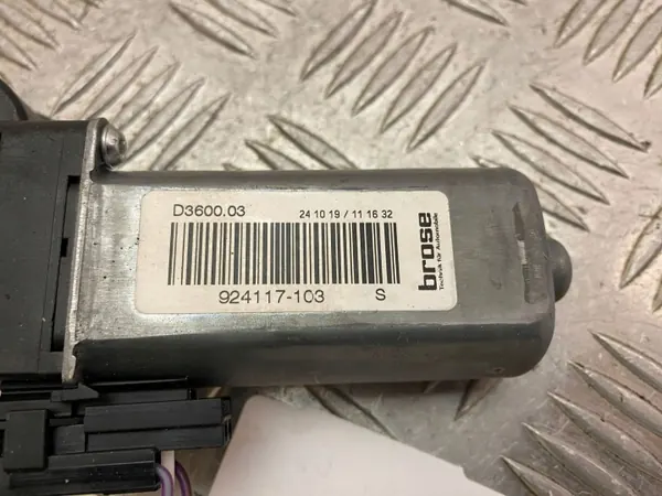 Land Rover Evoque II Stoelmotor OEM C90378101 image 3