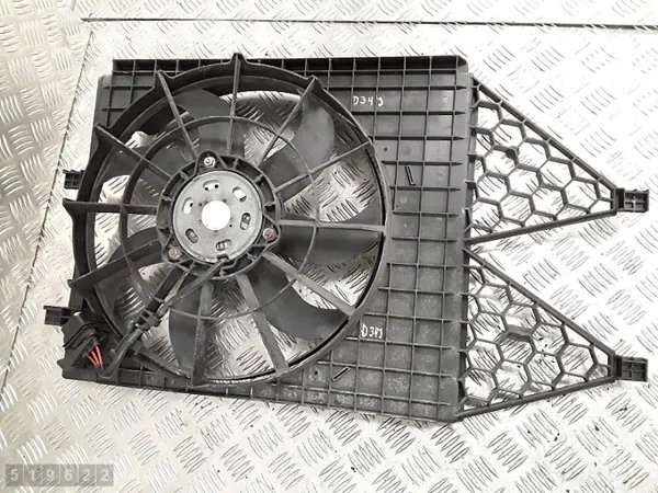 Ventilador radiador Seat Ibiza OEM 6r0121207 - Usado image 2