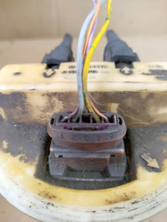 Brandstofpomp elektrische drijver Peugeot 406 2.0 HDI 9637812180 image 4