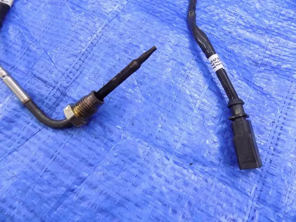 Sensor de temperatura de escape VW Crafter II 2.0D OEM 04L906088HF image 2